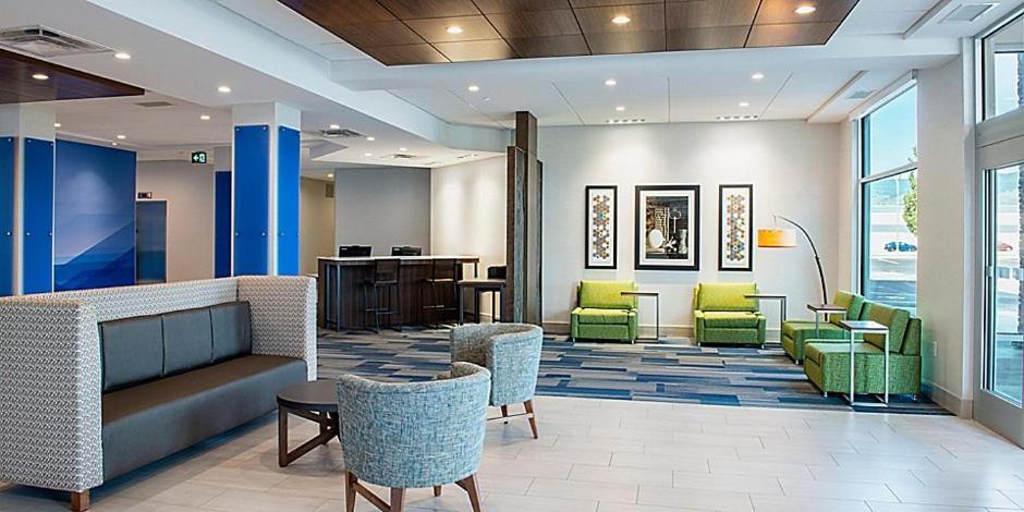 Holiday Inn Express & Suites - Brandon By Ihg Eksteriør billede