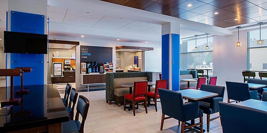 Holiday Inn Express & Suites - Brandon By Ihg Eksteriør billede