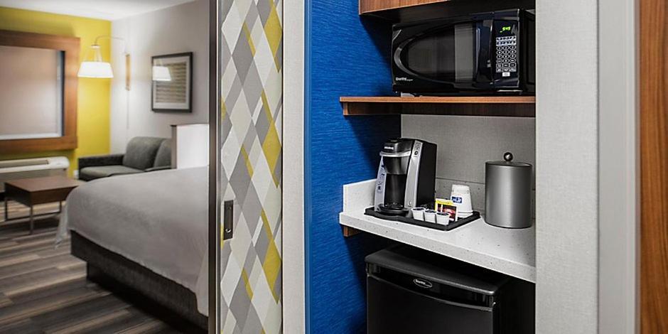 Holiday Inn Express & Suites - Brandon By Ihg Eksteriør billede