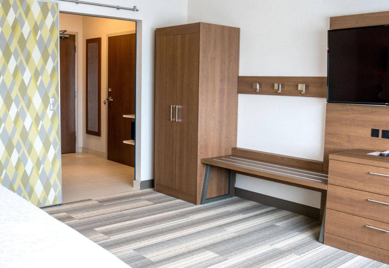 Holiday Inn Express & Suites - Brandon By Ihg Eksteriør billede
