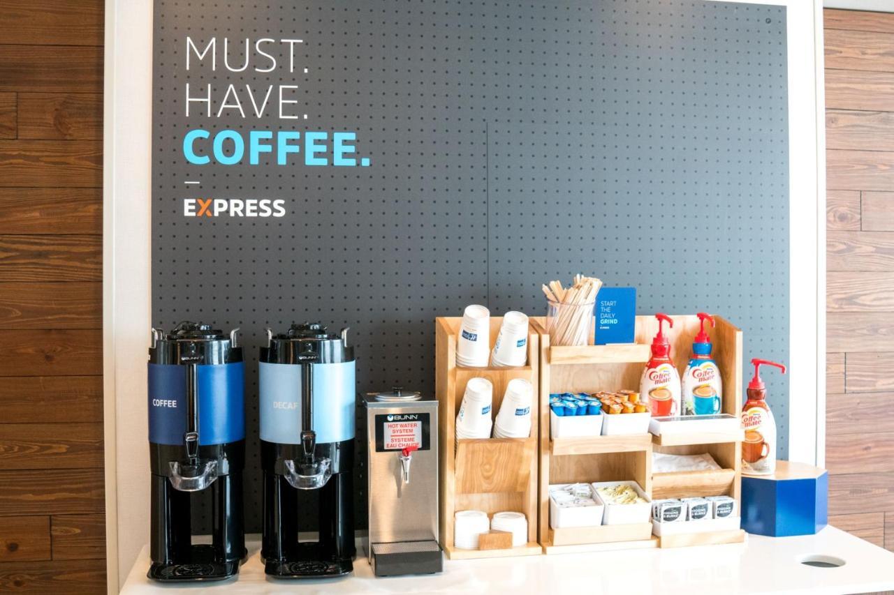 Holiday Inn Express & Suites - Brandon By Ihg Eksteriør billede