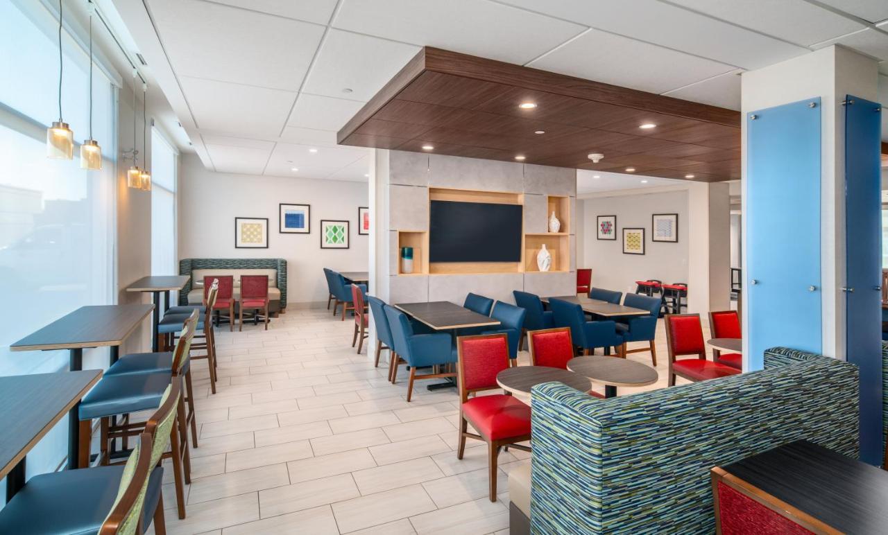 Holiday Inn Express & Suites - Brandon By Ihg Eksteriør billede