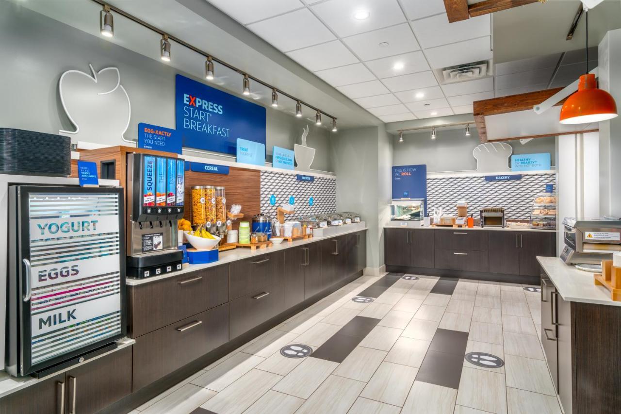 Holiday Inn Express & Suites - Brandon By Ihg Eksteriør billede