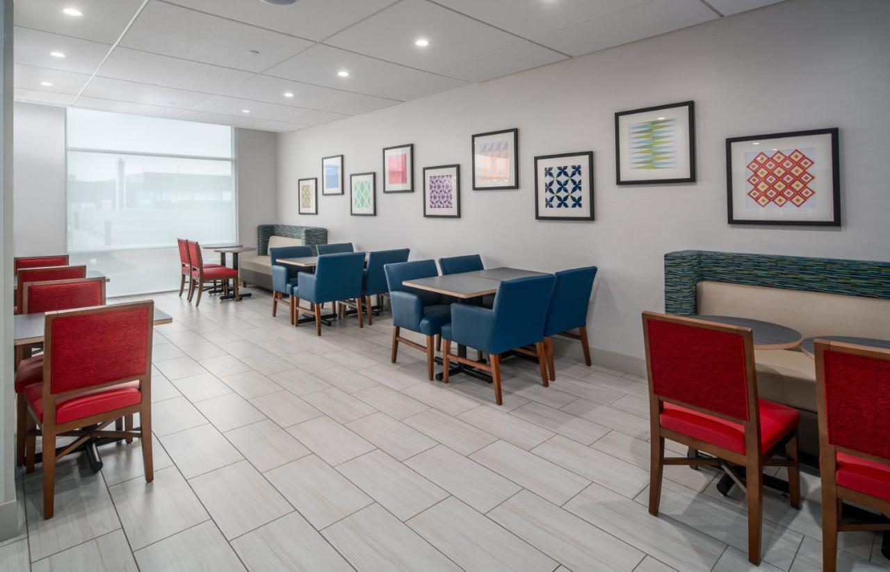 Holiday Inn Express & Suites - Brandon By Ihg Eksteriør billede