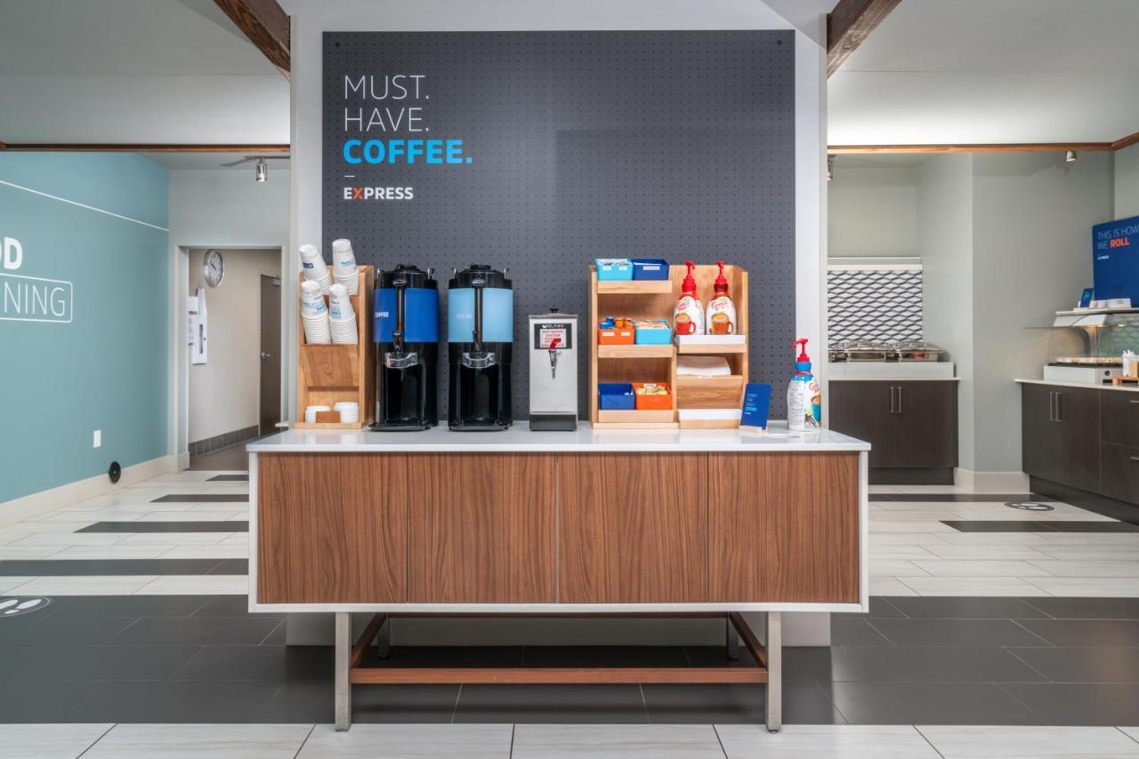 Holiday Inn Express & Suites - Brandon By Ihg Eksteriør billede