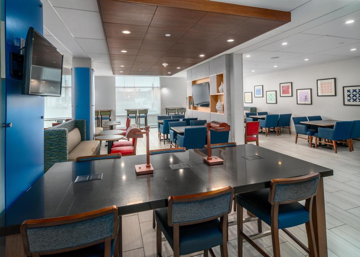Holiday Inn Express & Suites - Brandon By Ihg Eksteriør billede