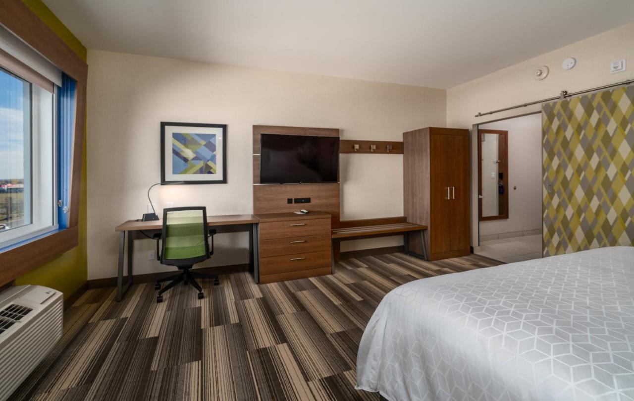 Holiday Inn Express & Suites - Brandon By Ihg Eksteriør billede