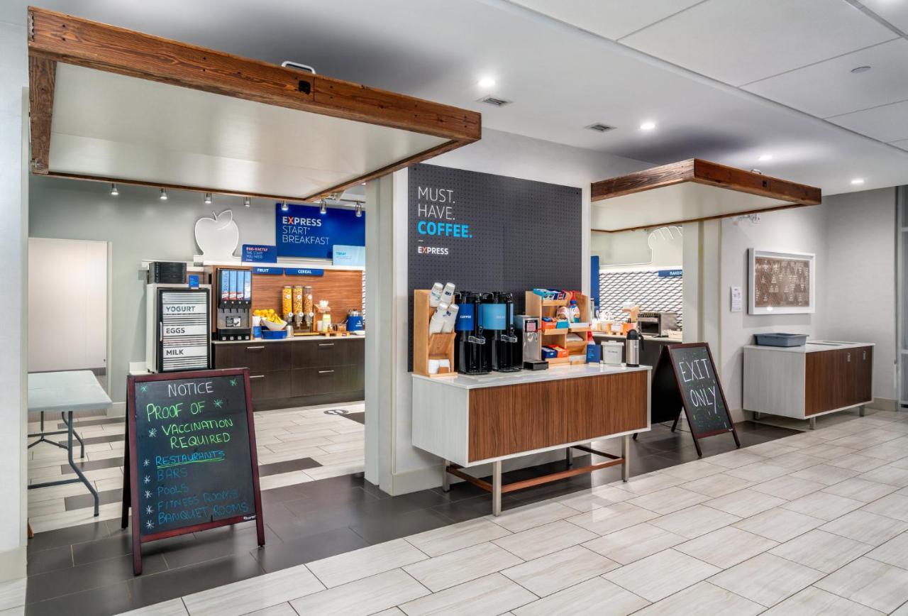 Holiday Inn Express & Suites - Brandon By Ihg Eksteriør billede