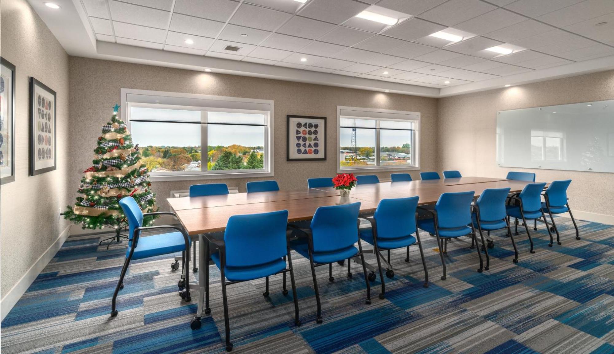 Holiday Inn Express & Suites - Brandon By Ihg Eksteriør billede
