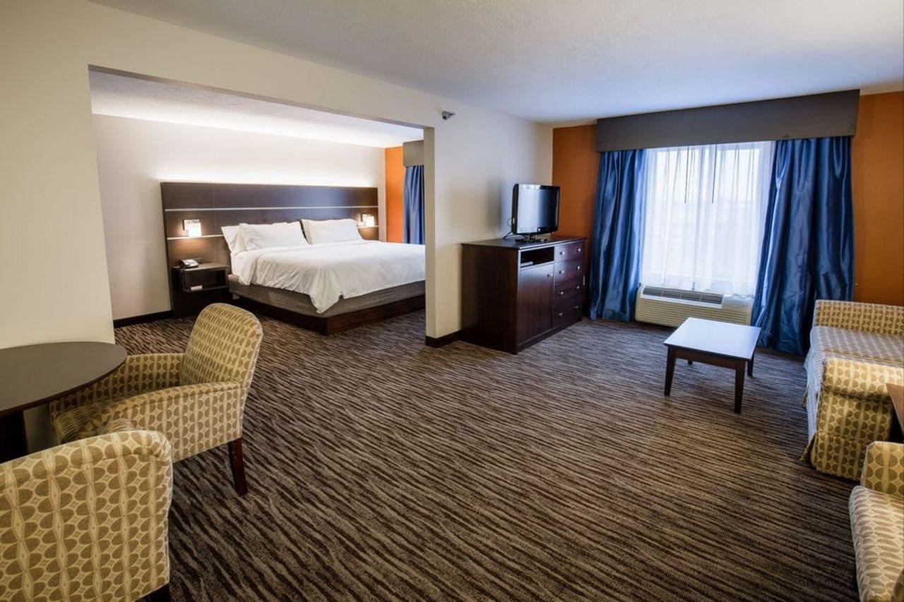 Holiday Inn Express & Suites - Brandon By Ihg Eksteriør billede